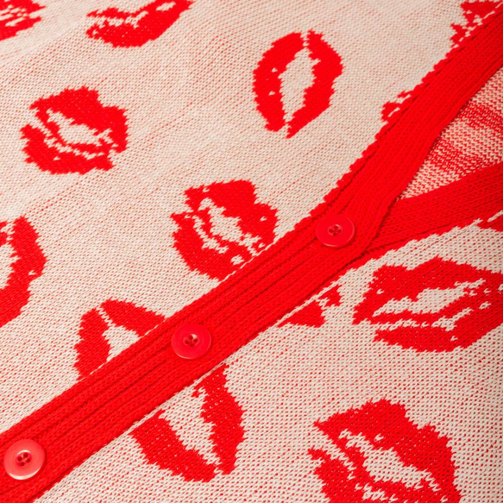 WEARE SS24 0401 Kisses Product Closeup