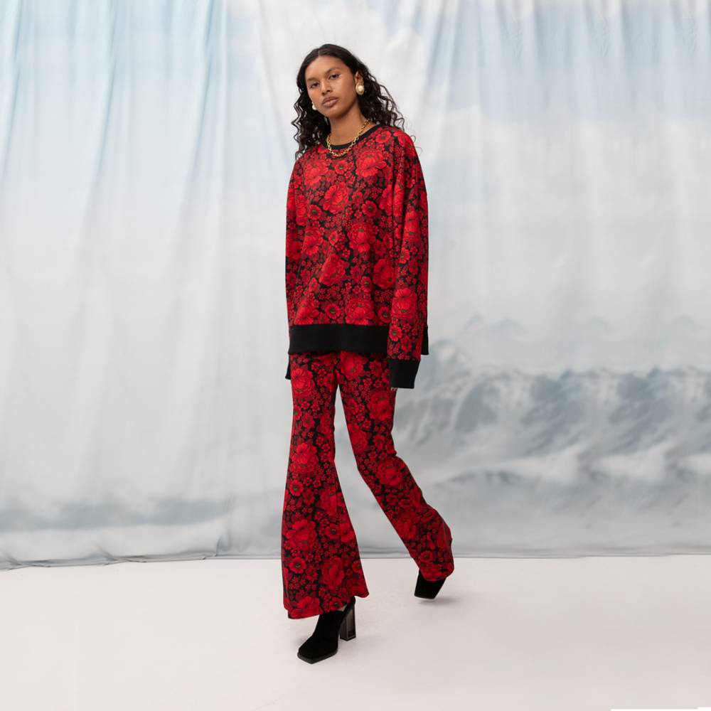 WEARE FW24 0206 Flowers Red Walk (1)